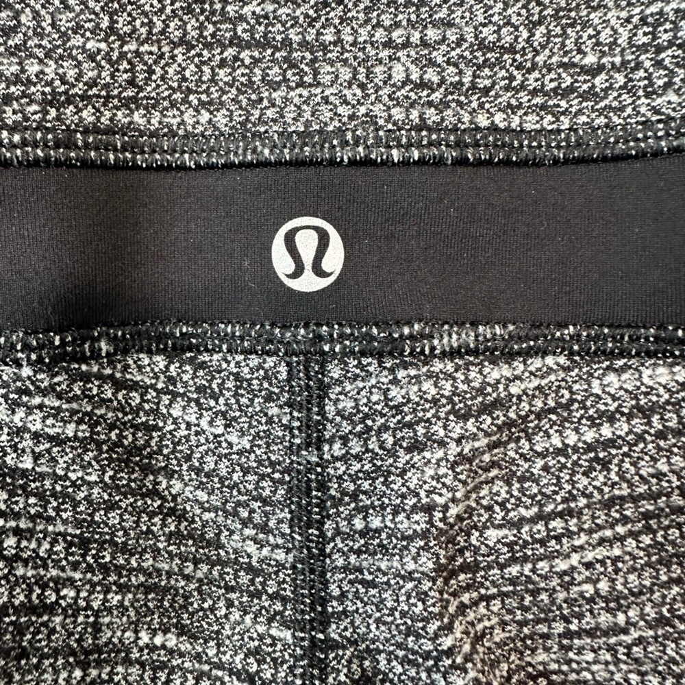 Lululemon Black & White Heathered Leggings 31" length size 4 - Picture 4 of 5